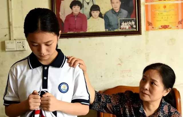 何小满提前出狱七年未归,养父接人时获留信与身世材料:相关图片 何小满提前出狱七年未归,养父接人时获留信与身世材料:相关图片